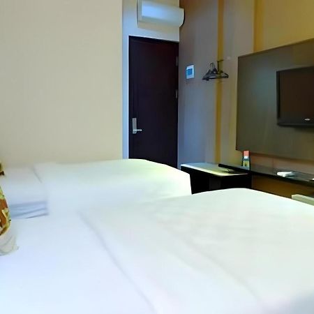 Lotus Hotel Субанг Екстериор снимка