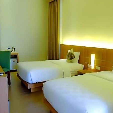 Lotus Hotel Субанг Екстериор снимка