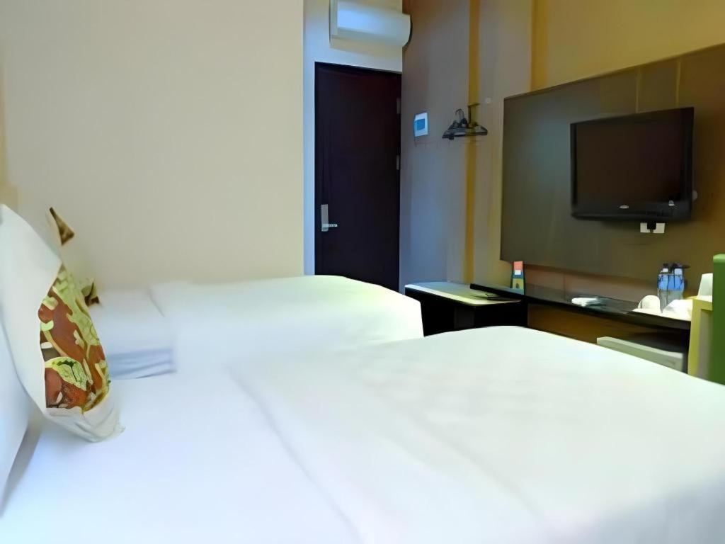 Lotus Hotel Субанг Екстериор снимка