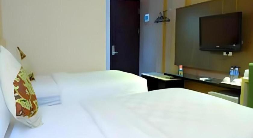 Lotus Hotel Субанг Екстериор снимка