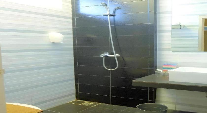 Lotus Hotel Субанг Екстериор снимка