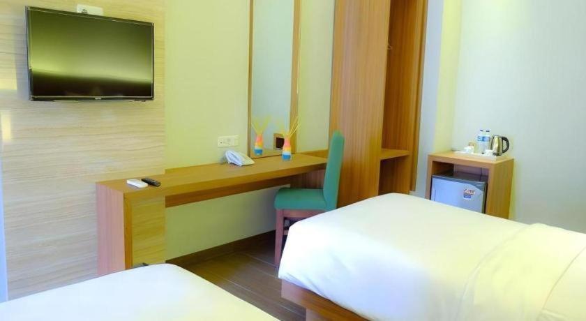 Lotus Hotel Субанг Екстериор снимка