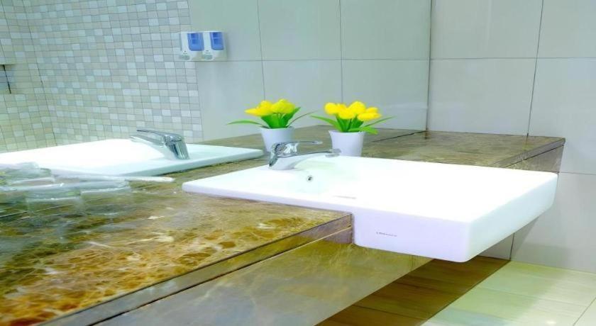 Lotus Hotel Субанг Екстериор снимка